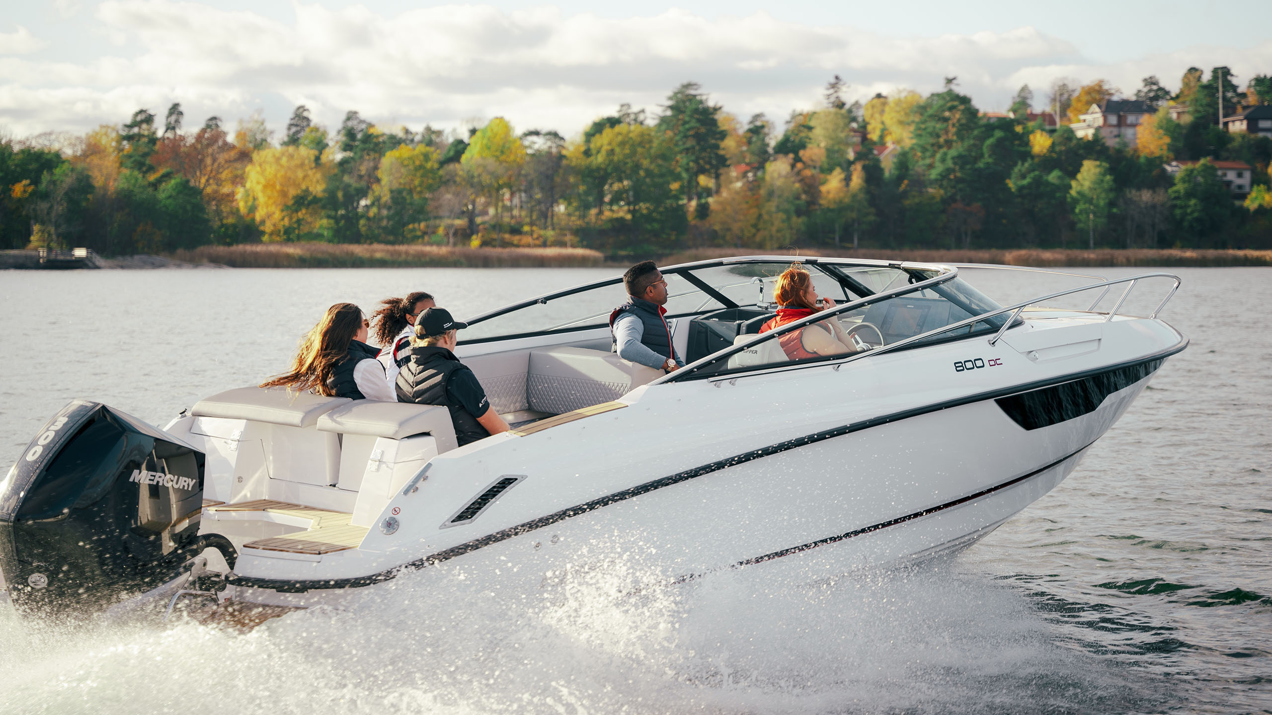 Flipper 800 DC - Hull and Deck - 1