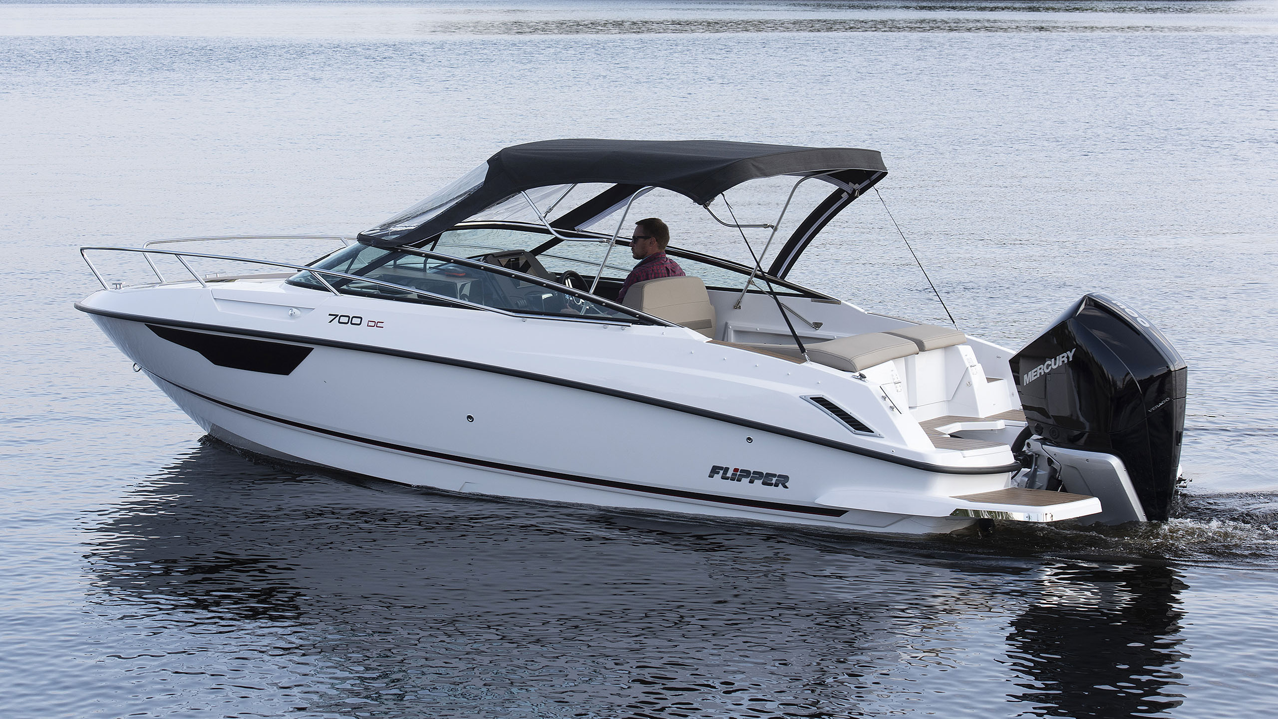 Flipper 700 DC - Hull and Deck - 1