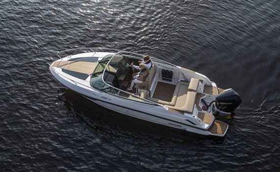 Flipper 700 DC - Hull and Deck - 2