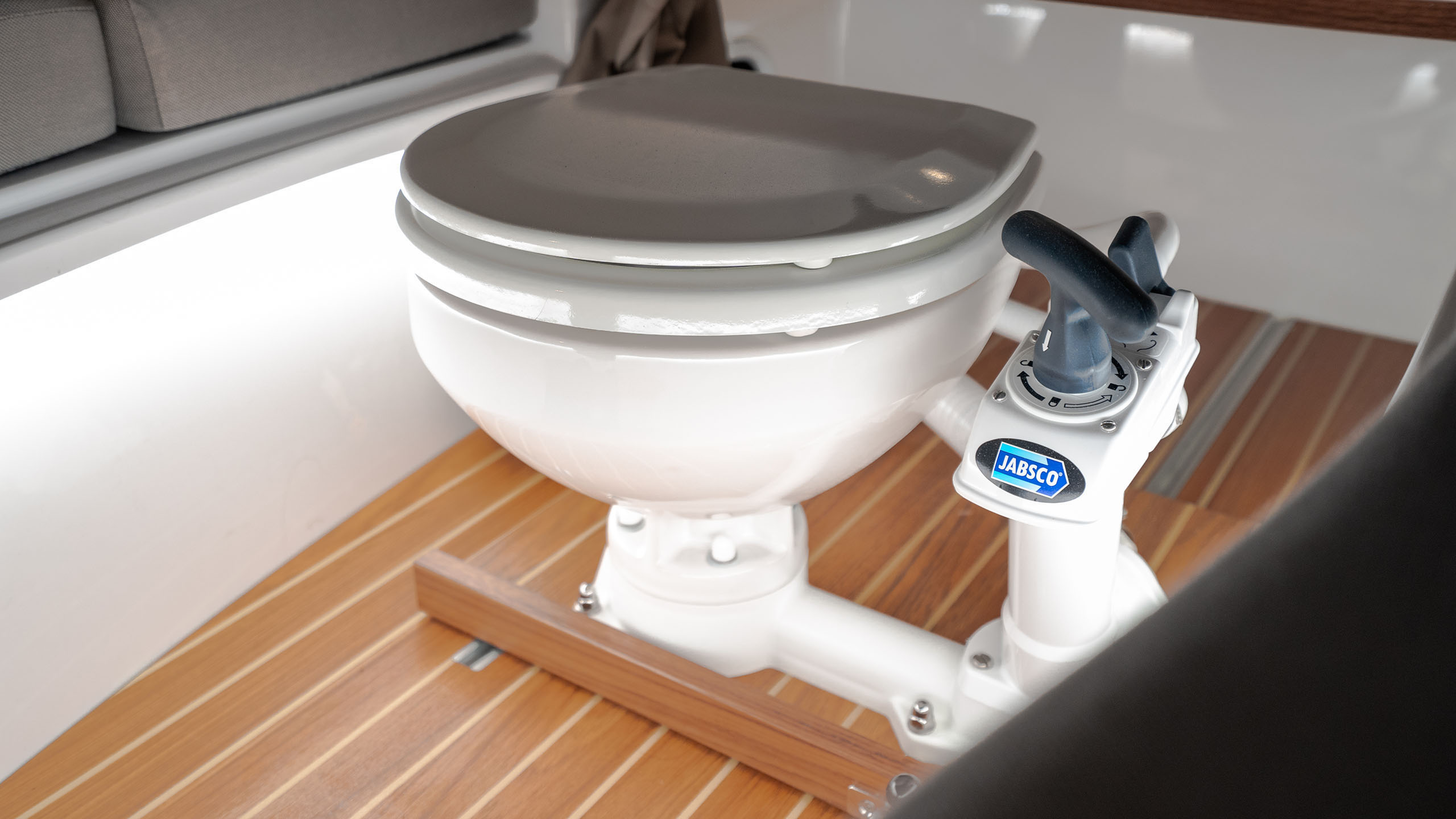 Flipper 800 DC - Bow Cabin - 2
